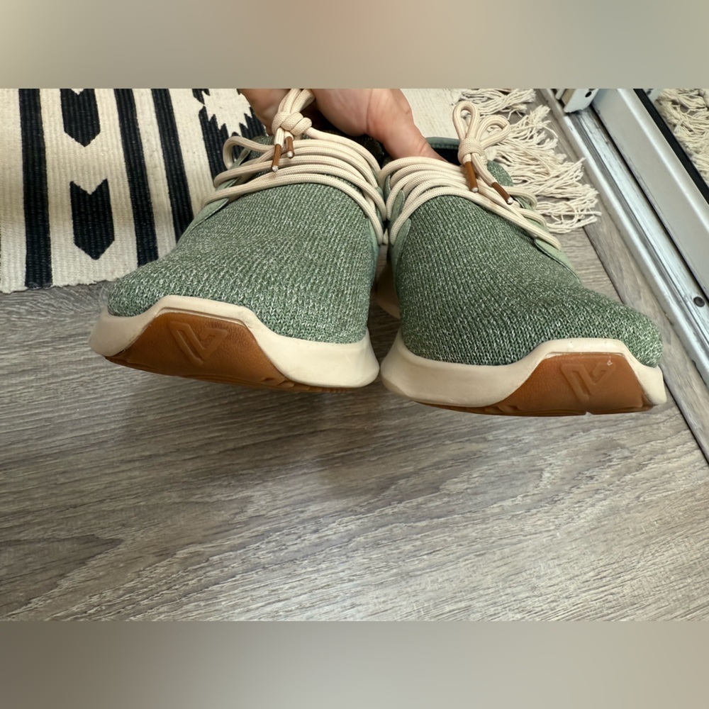 Vessi Everyday Classic Sneaker Fig Green on Off White Men’s Size 9 - Picture 4 of 11